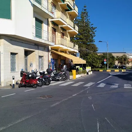 Prima Linea Centralissimo Sul Mare Sanremo